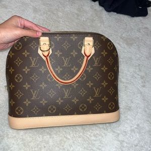 Louis Vuitton Monogram Alma in Brown with Natural Vachetta Trim. Like NEW!